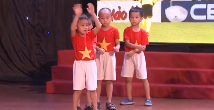 Việt Nam ơi, Đến với con người Việt Nam tôi Sao Biển - Just Kids Thăng Long